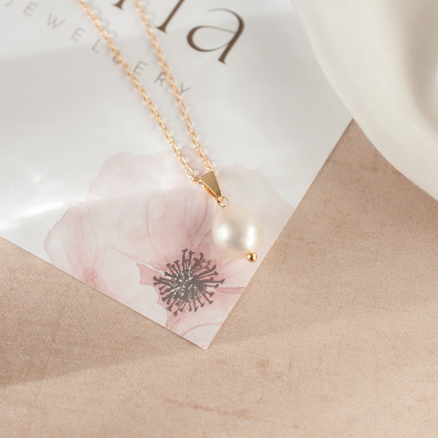 Alessia Oval Pearl Necklace