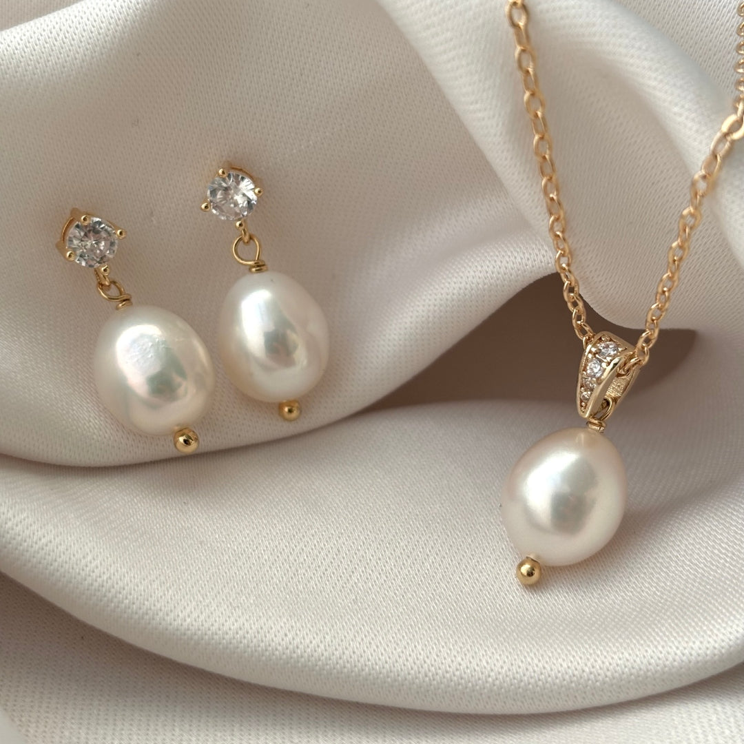 Amalia Oval Pearl Necklace and Earrings Set