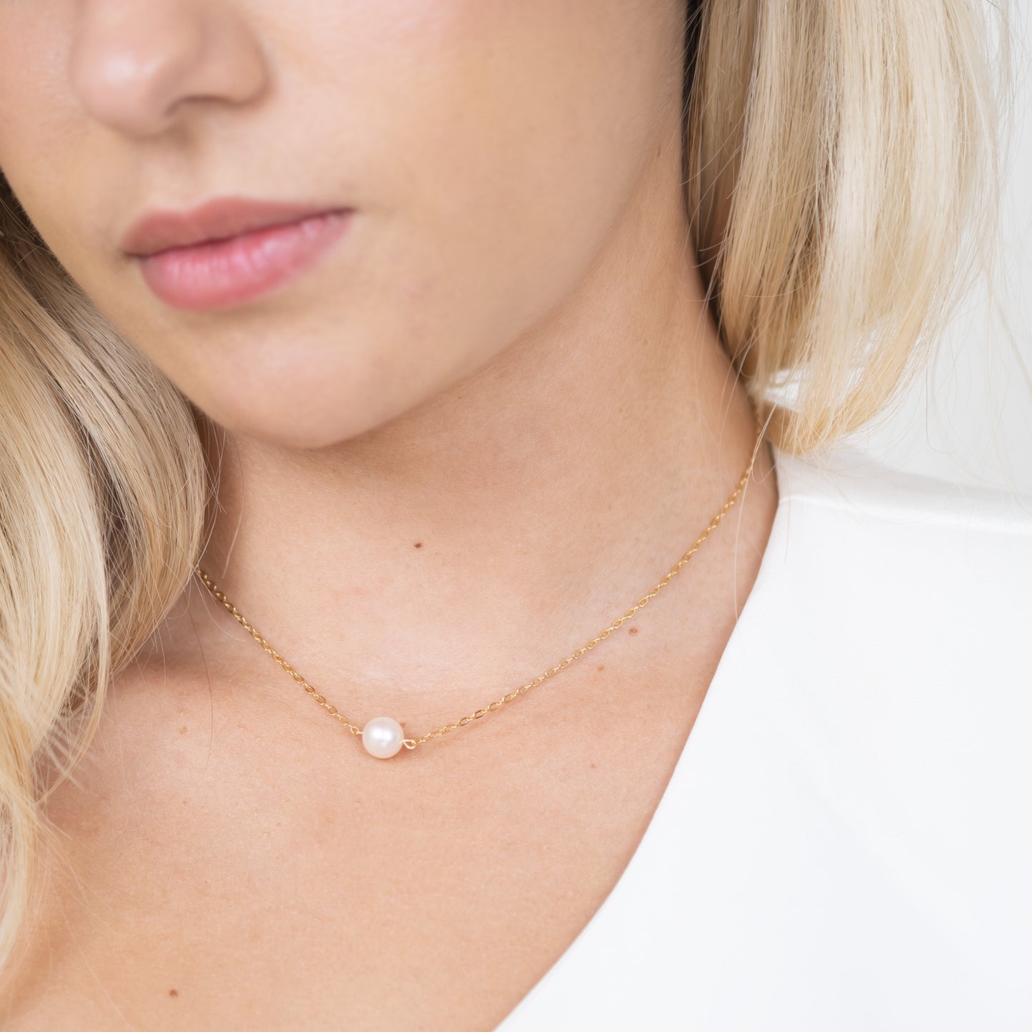 Ana Solitaire Pearl Necklace