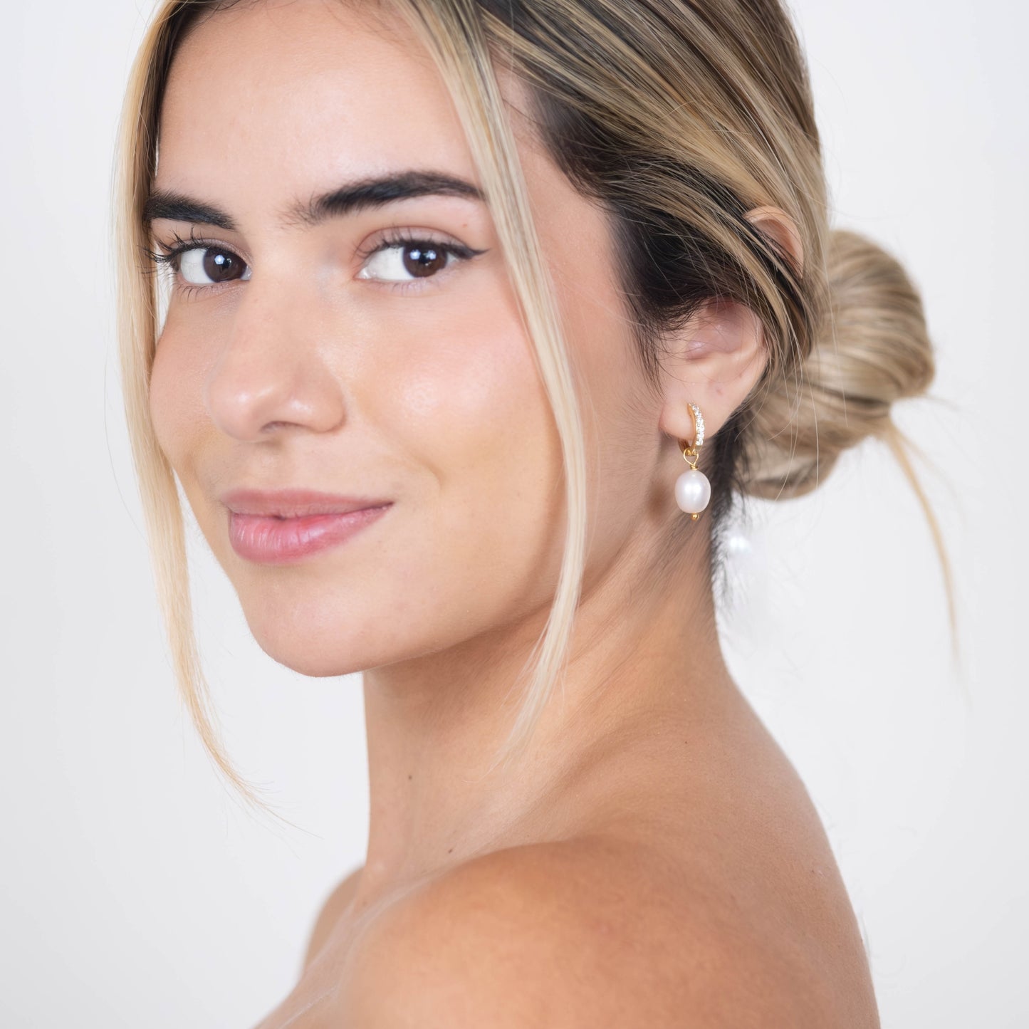 Juliette Oval Pearl Hoop Earrings