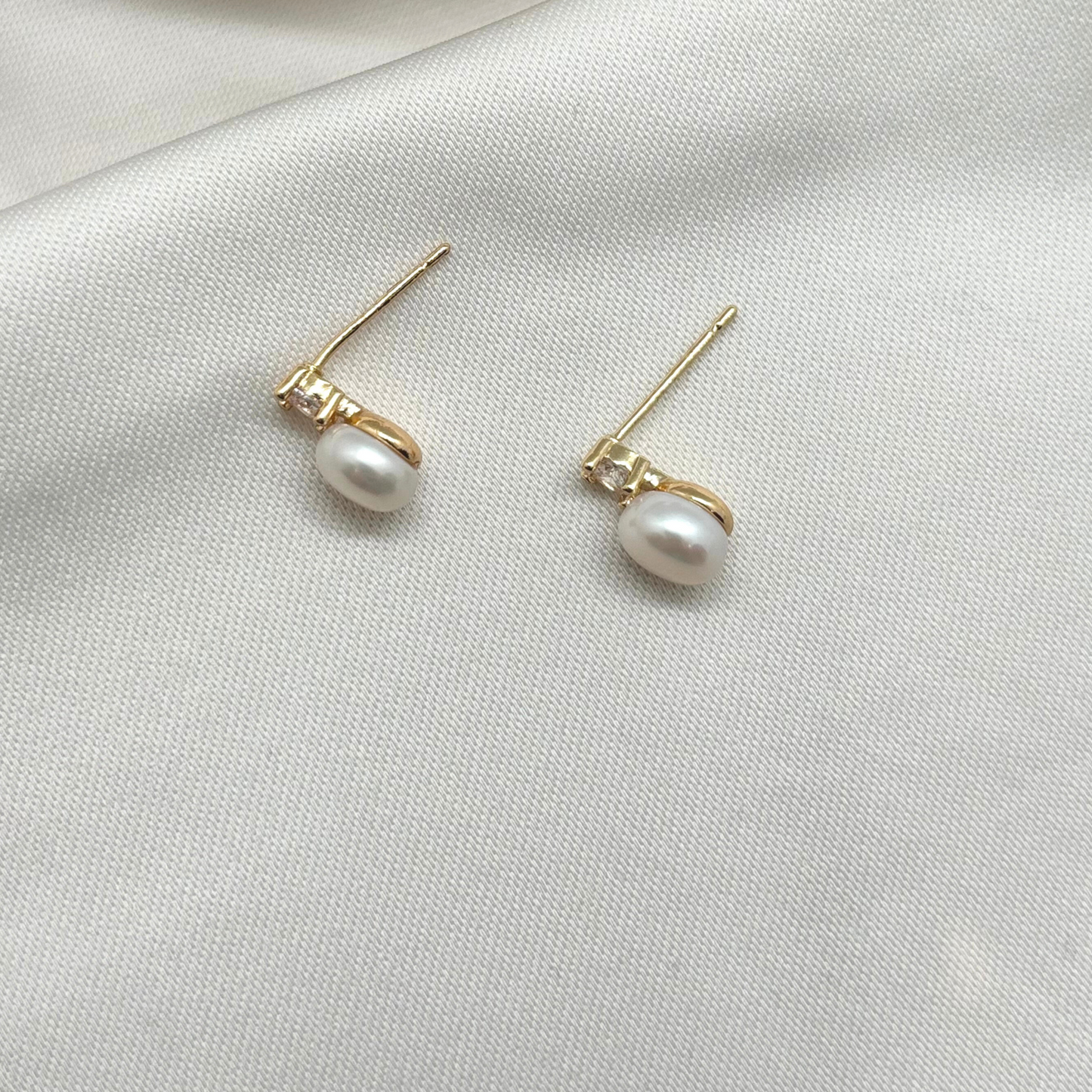 Bella Pearl Stud Earrings