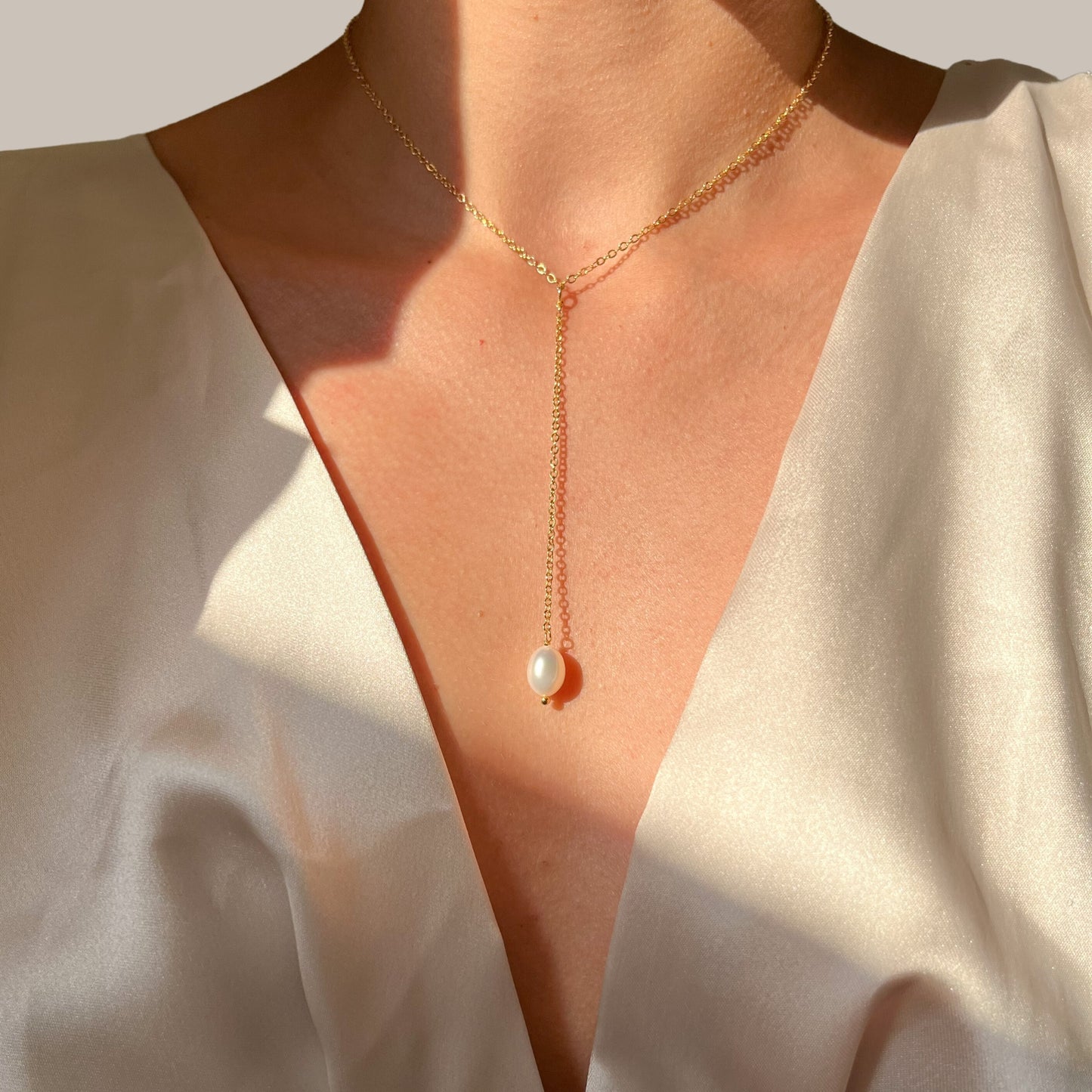 AVA PEARL LARIAT NECKLACE