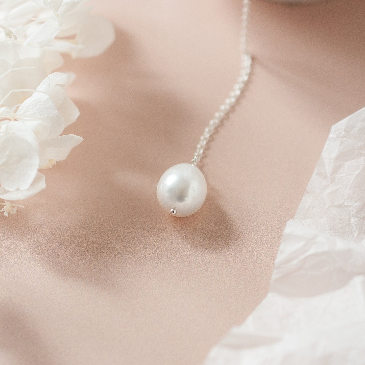 Ava Large Oval Pearl Lariat Necklace