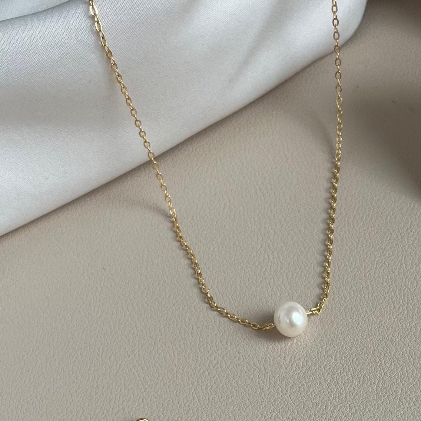 Ana Solitaire Pearl Necklace