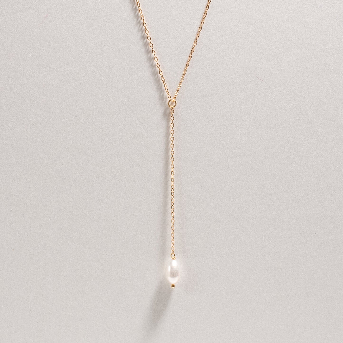 AVA PEARL LARIAT NECKLACE