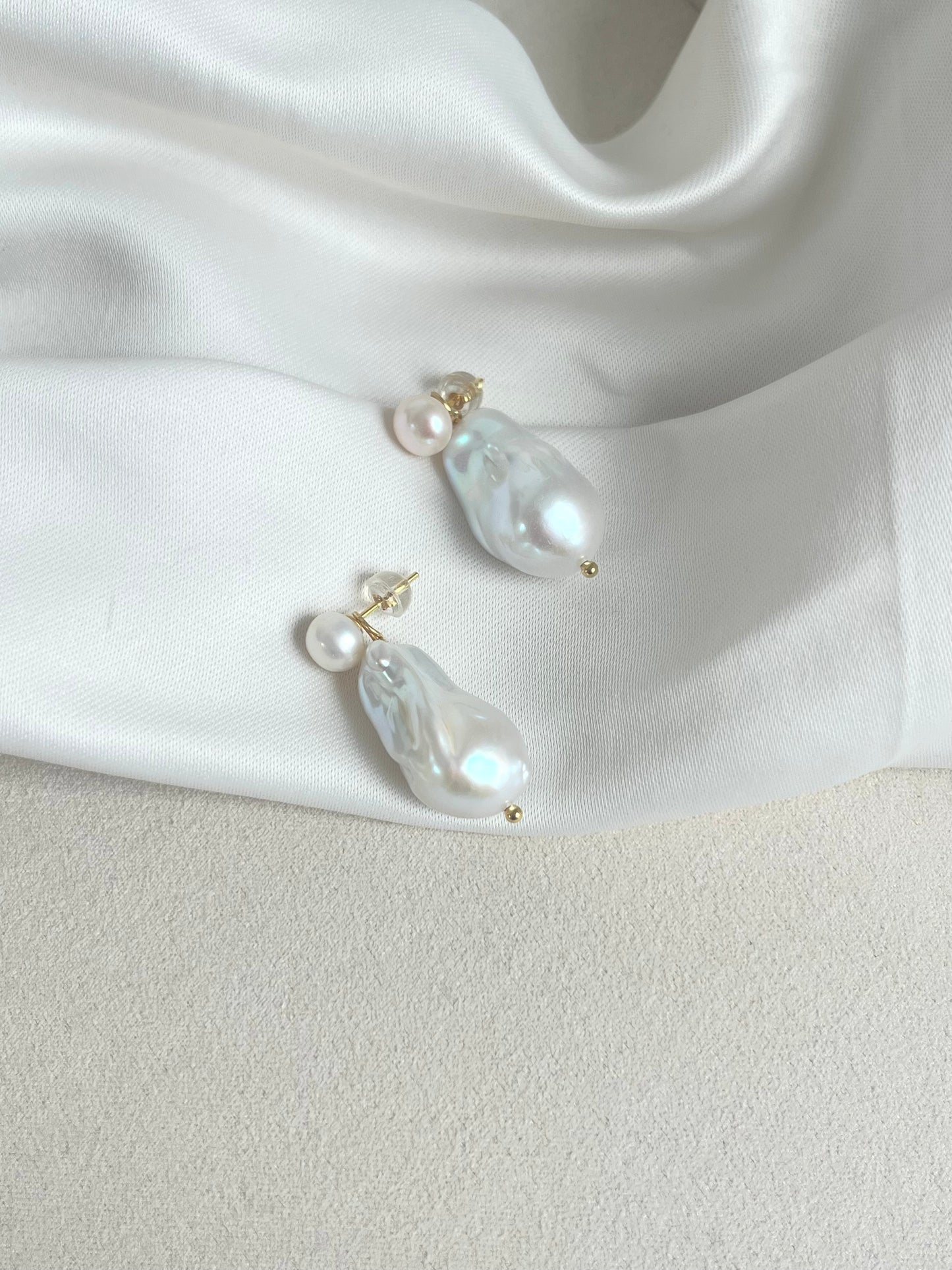 Mara Large Pearl Earrings