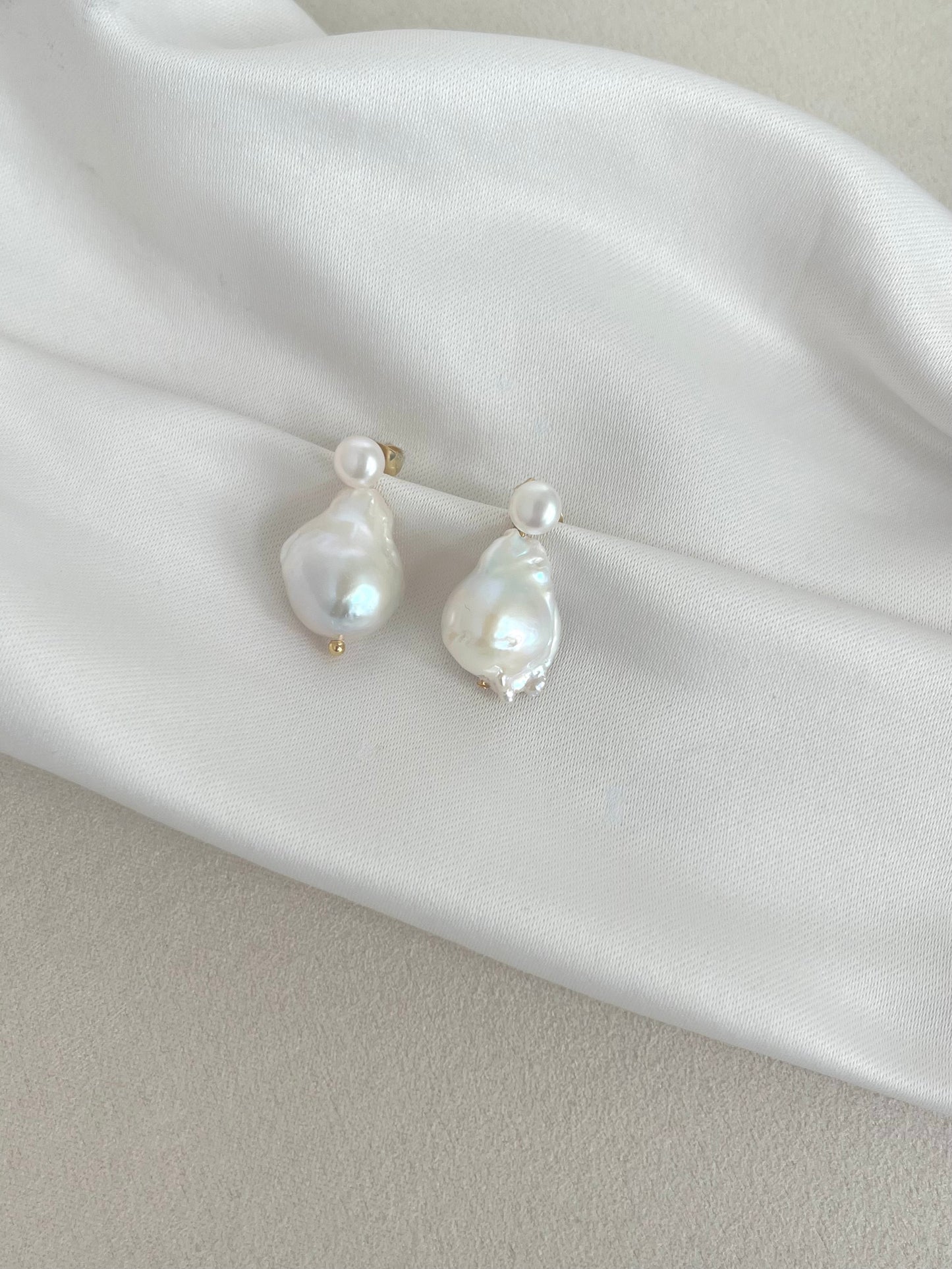 Mara Large Pearl Earrings