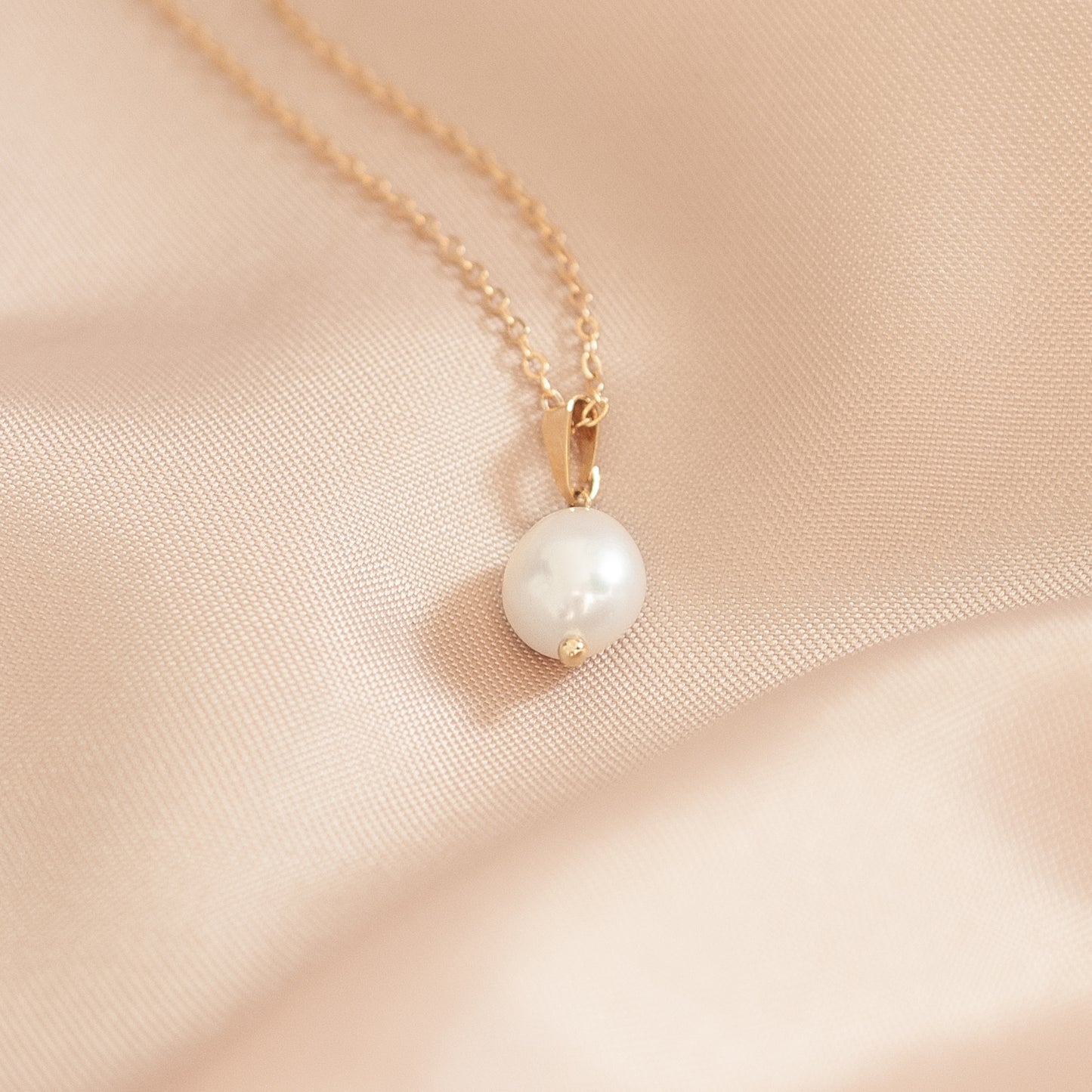 ALESSIA OVAL PEARL NECKLACE