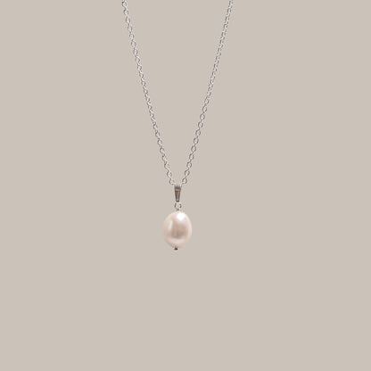 ALESSIA OVAL PEARL NECKLACE