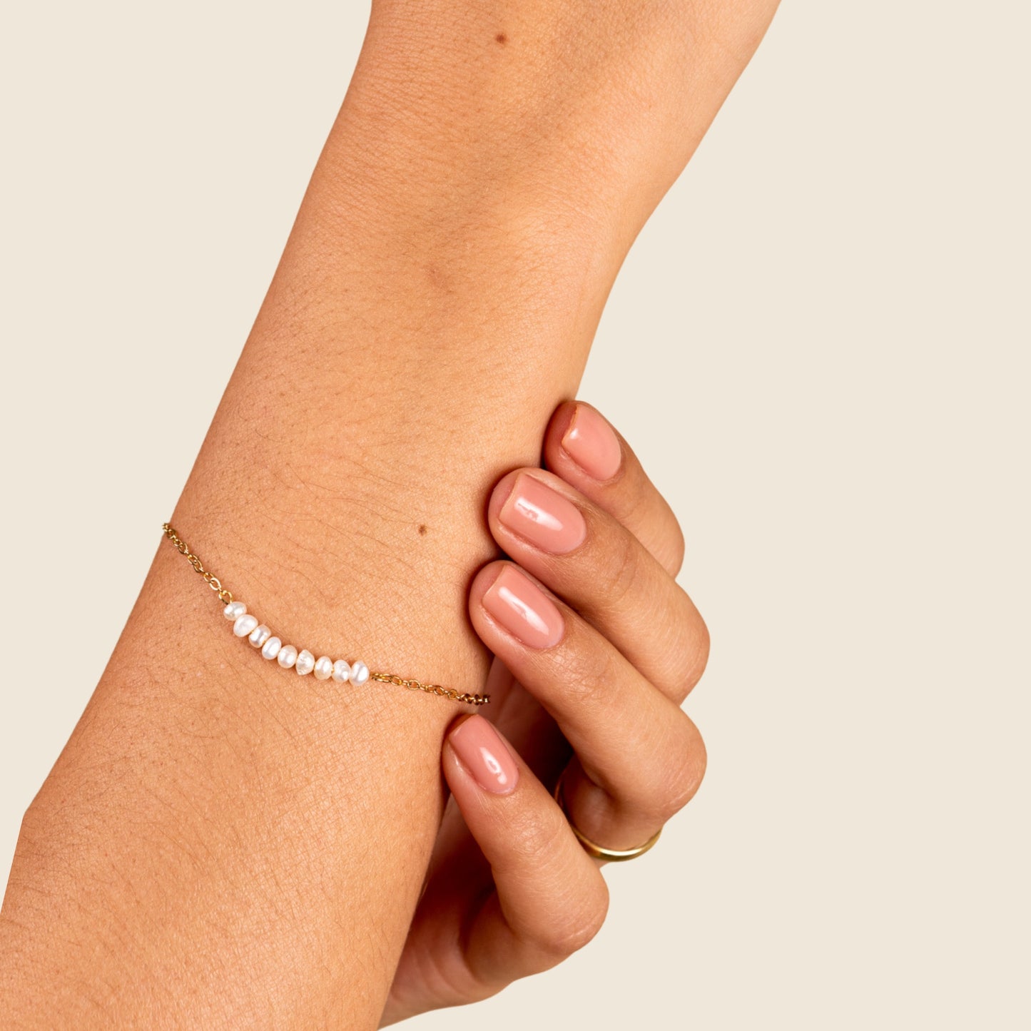 KATE TINY PEARL BAR BRACELET