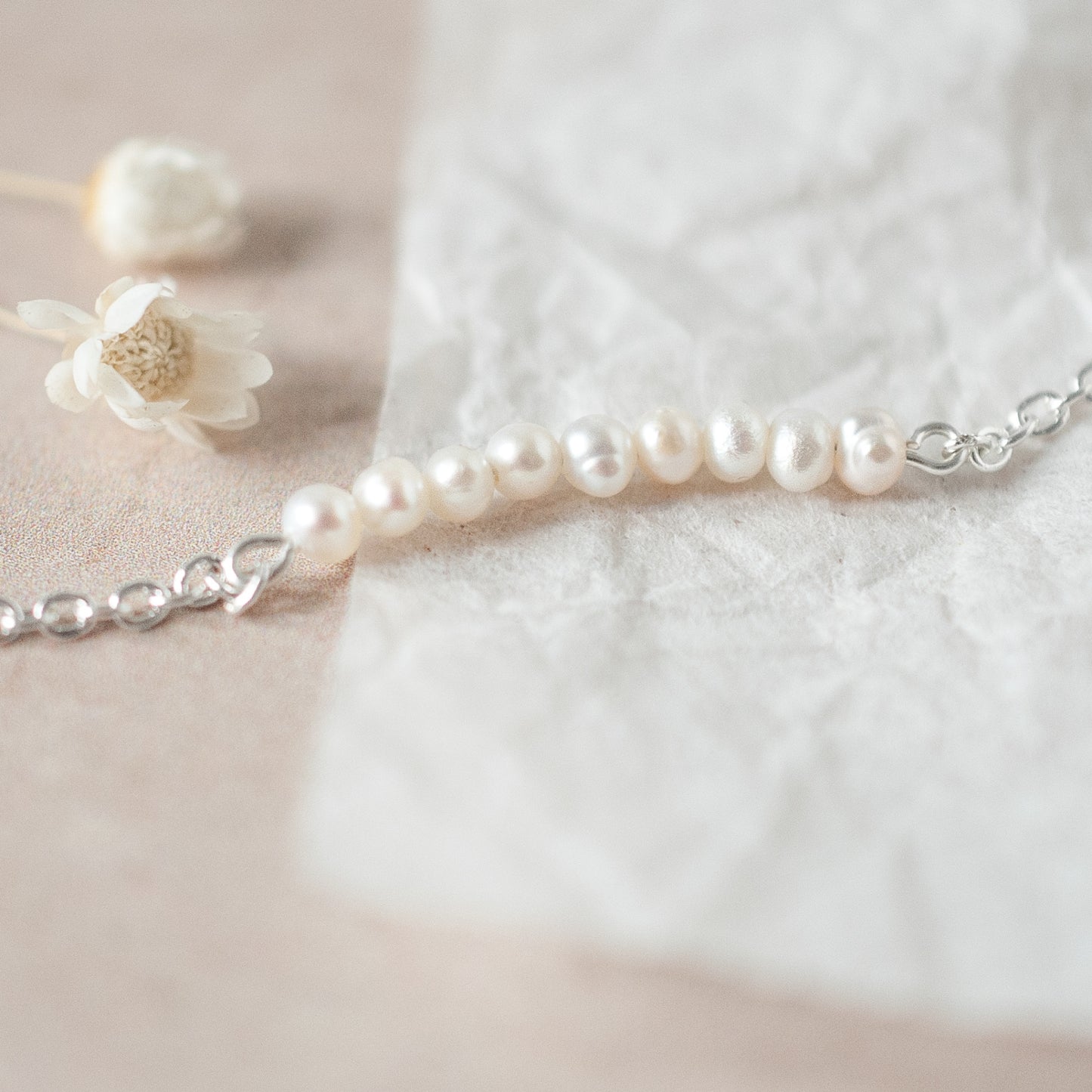 KATE TINY PEARL BAR BRACELET