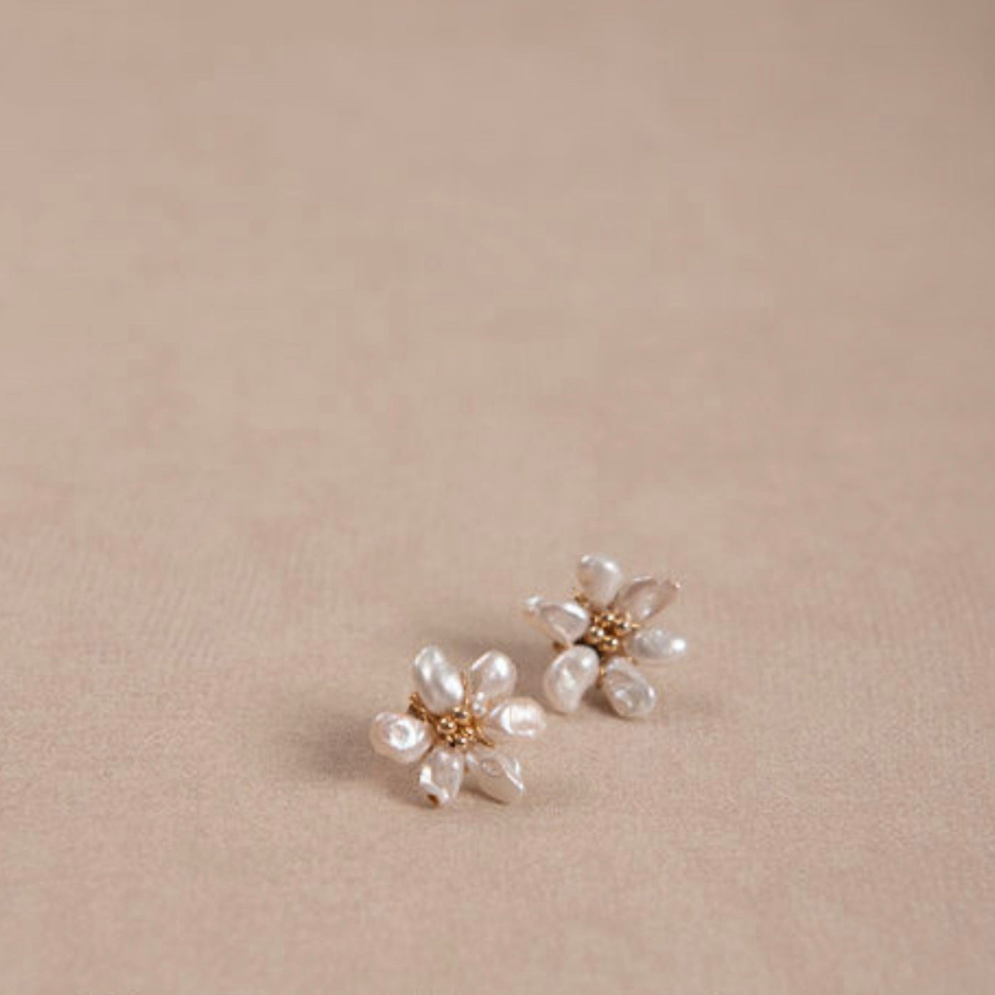 VICTORIA KEISHI PEARL EARRINGS