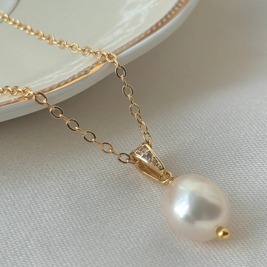 AMALIA DIAMOND STYLE PEARL NECKLACE