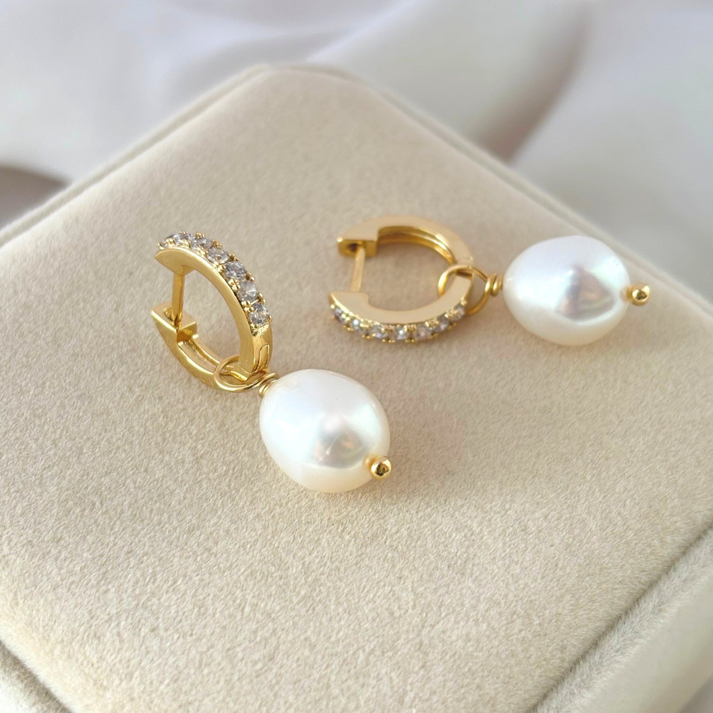 JULIETTE PEARL HOOP EARRINGS