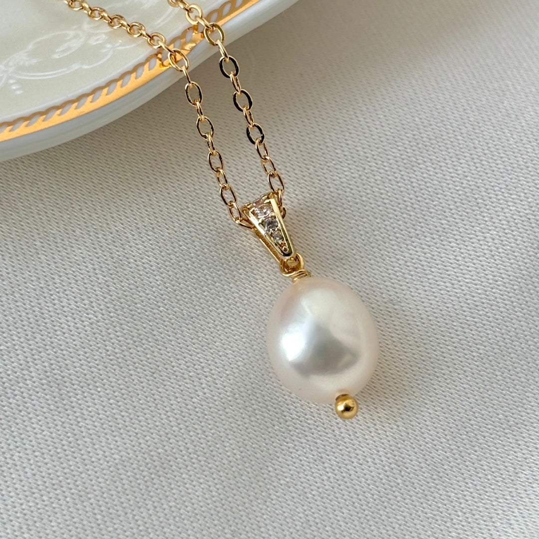AMALIA DIAMOND STYLE PEARL NECKLACE
