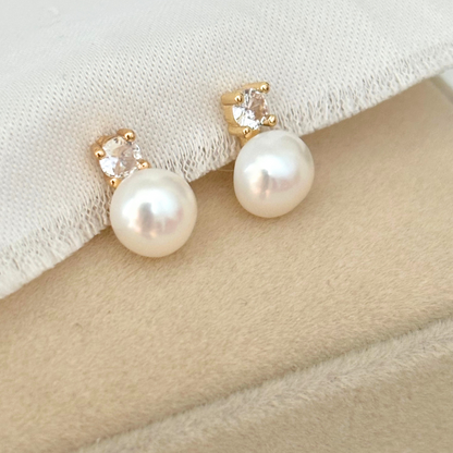 BELLA PEARL STUD EARRINGS