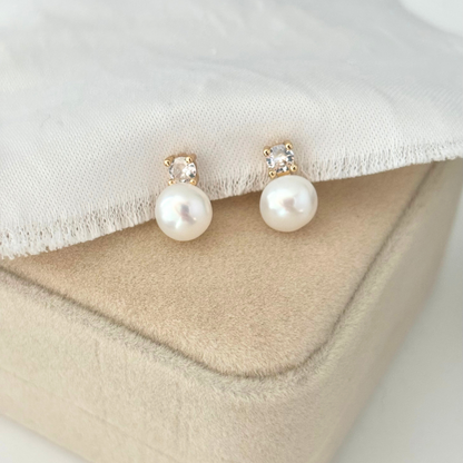 BELLA PEARL STUD EARRINGS