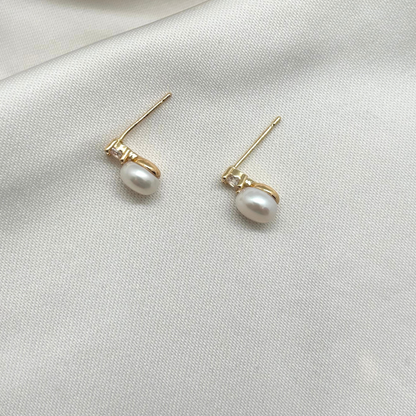 BELLA PEARL STUD EARRINGS