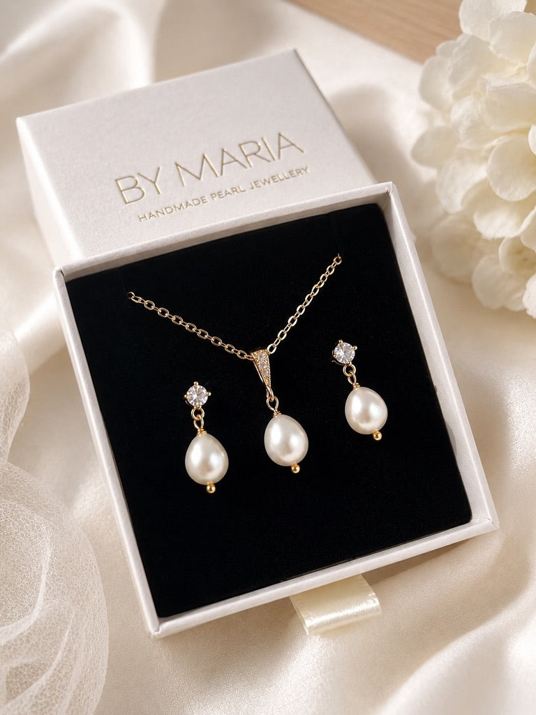 Amalia Oval Pearl Necklace and Earrings Set