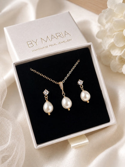 Amalia Oval Pearl Necklace and Earrings Set