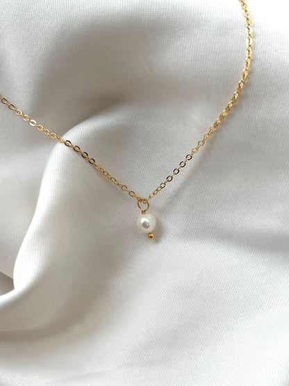 Amber Pearl Choker Necklace