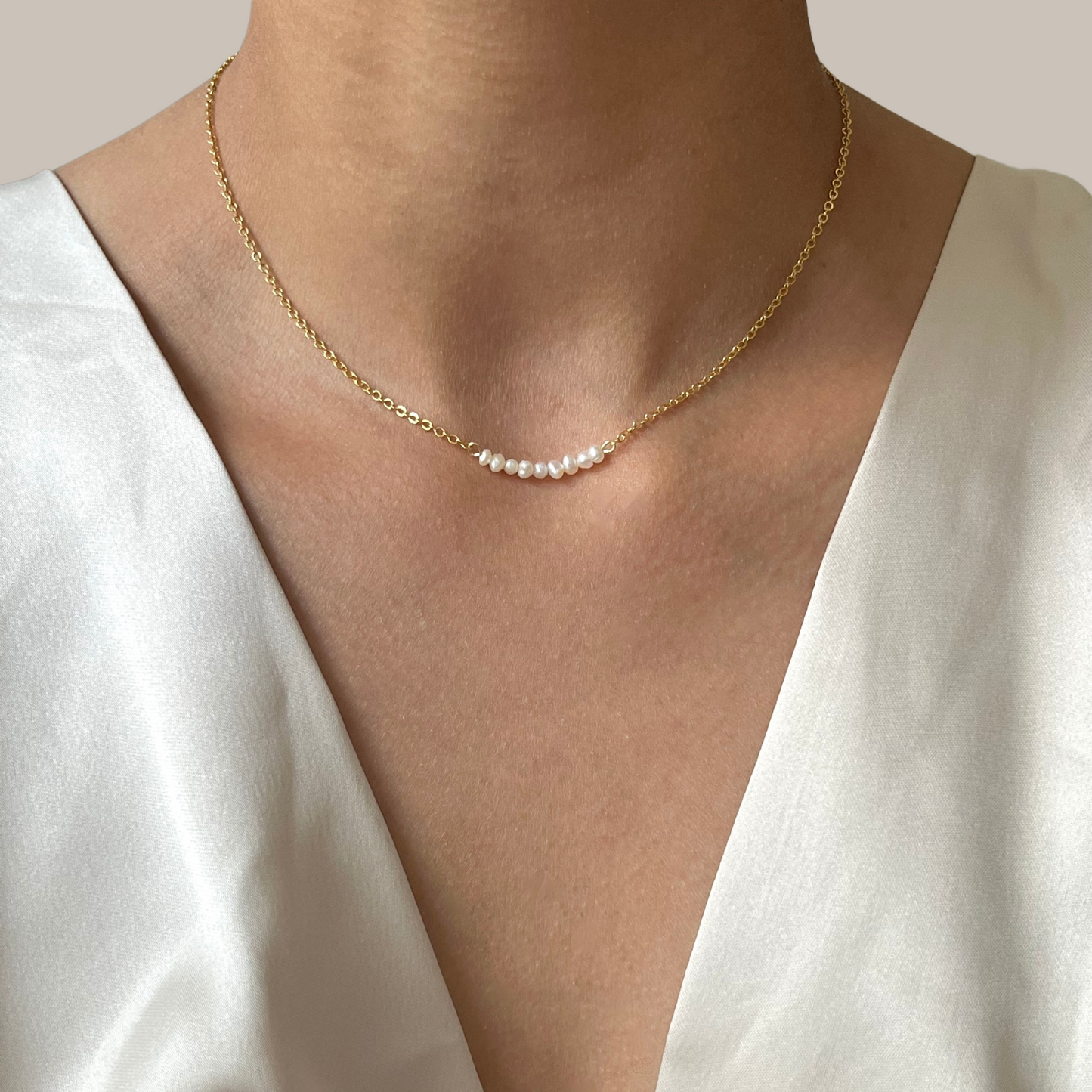 KATE TINY PEARL BAR NECKLACE