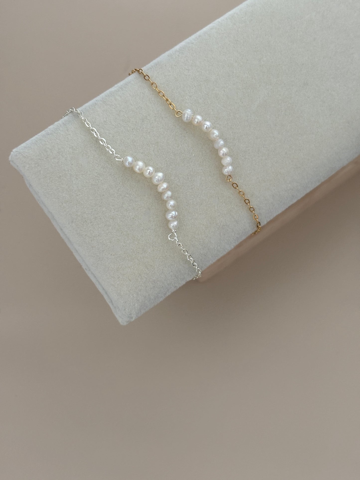 KATE TINY PEARL BAR BRACELET