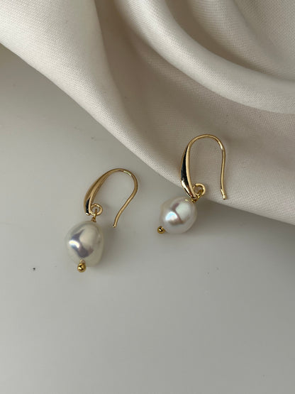 LILY PEARL EARRINGS