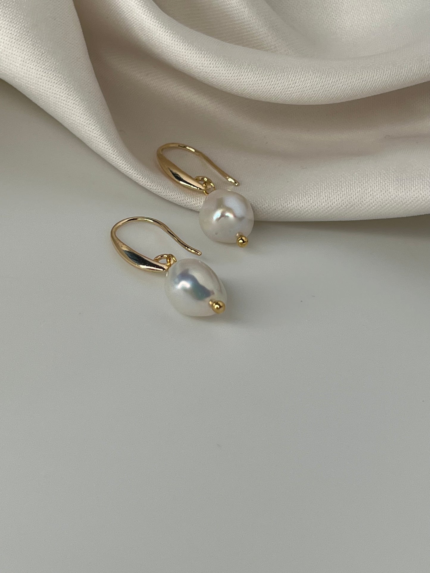 LILY PEARL EARRINGS