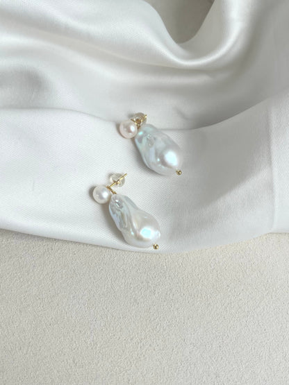 Mara Large Pearl Earrings