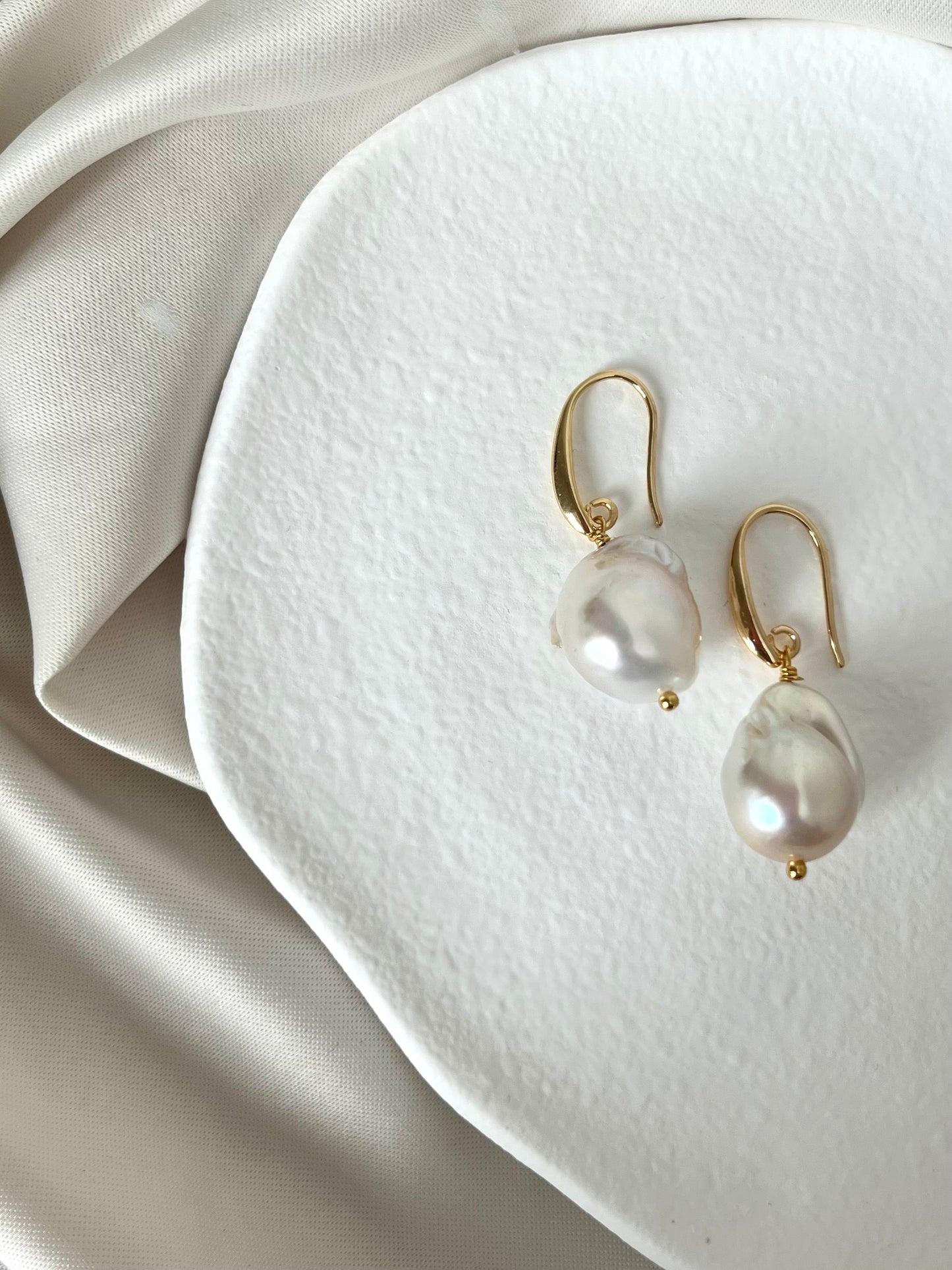 EMMA LARGE PEARL EARRINGS